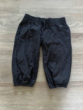 Nike Black Drawstring Capri Sweatpants